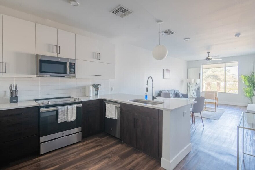 Building Photo - 701 W Rio Salado Pkwy