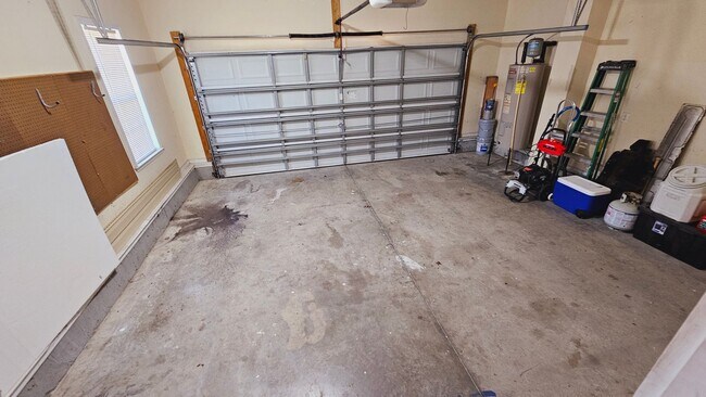 Building Photo - Prestigious 3 Bedroom Home!!!