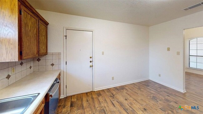Building Photo - 1801 Thomas Ct