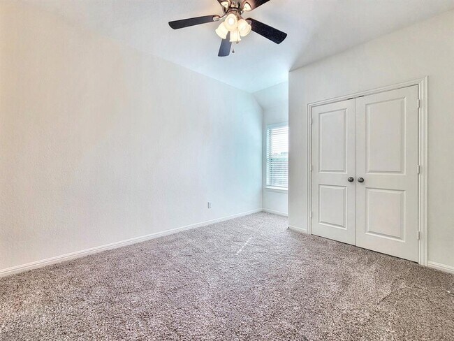 Building Photo - 610 Hereford Lp