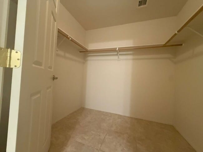 Building Photo - 141 S 8th Pl