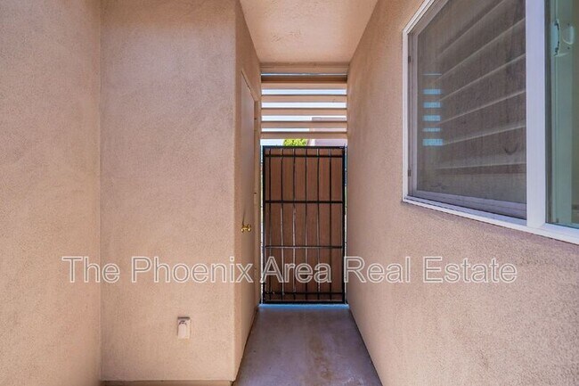Building Photo - 93 N Cooper Rd