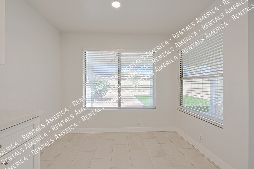 Building Photo - 4018 W Camino Vivaz