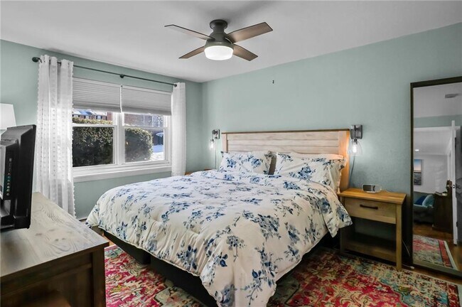 Building Photo - 70 Carroll Ave