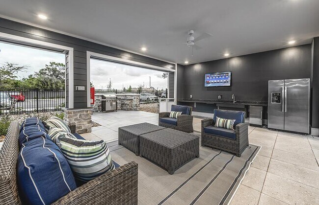 Building Photo - 918 Aventine Dr