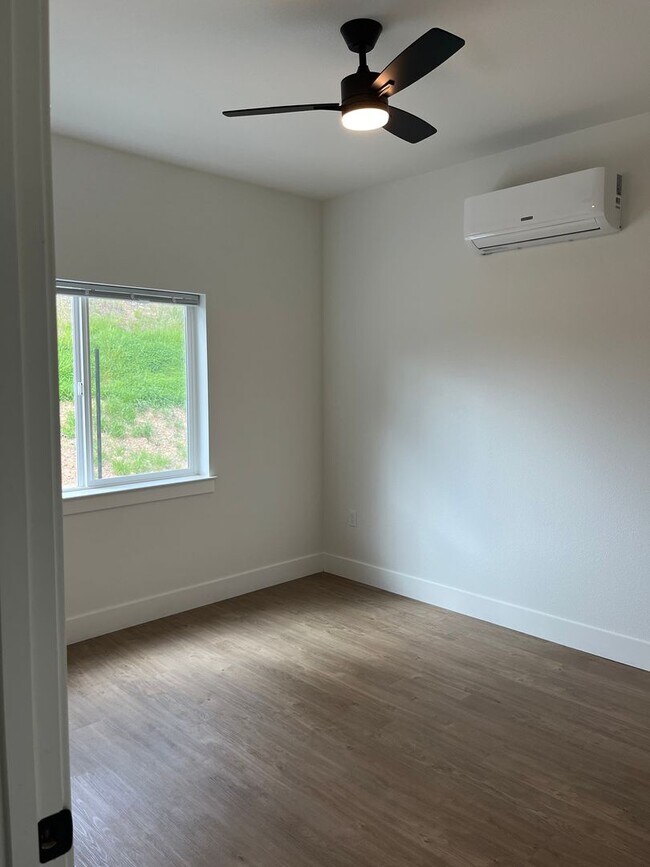 Building Photo - Brand New Build on Old Alturas - ALL Electric with City of Redding Solar!