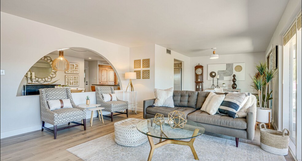 Living Room - 2217 S Oak Park Dr