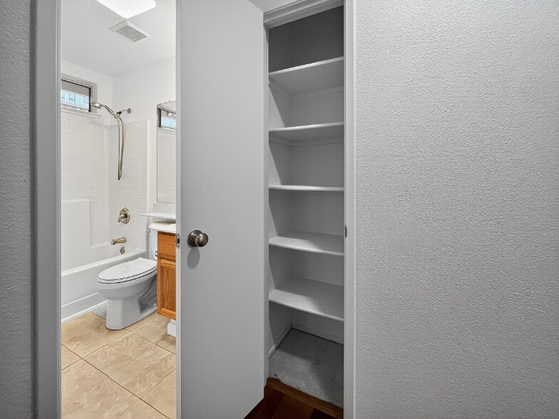 Building Photo - 632 Corliss St
