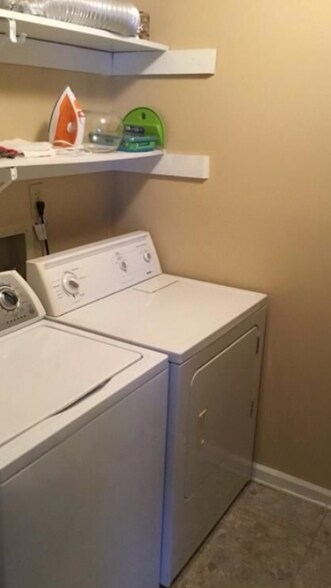 Laundry hook up - 324 Cobblewood Arch