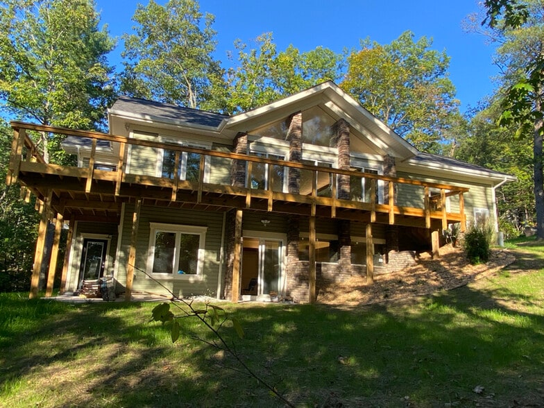 Building Photo - 515 Lakeview Dr