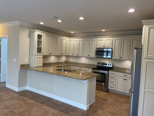 Building Photo - 4412 Vanda Dr