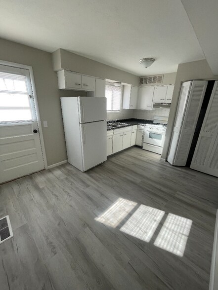 Building Photo - 343 Pershing Ave NE