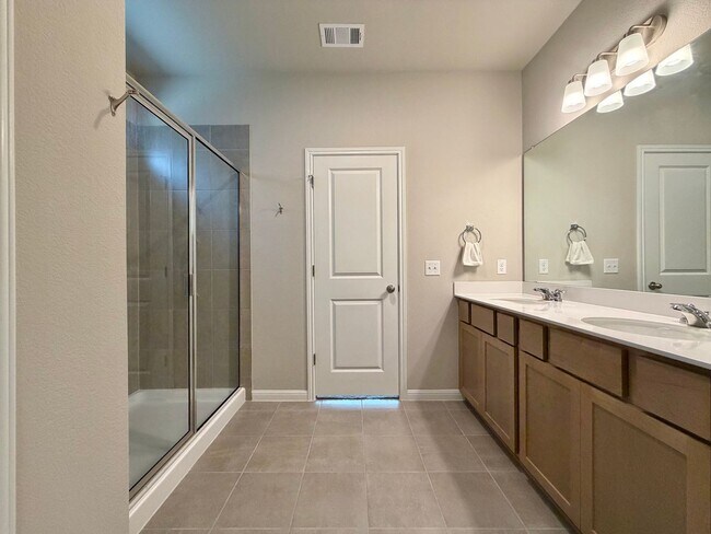 Building Photo - 207 Cherry Blossom Ln