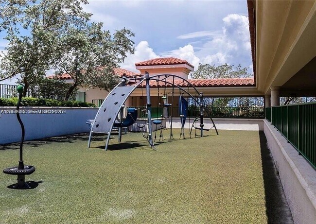 Building Photo - 19900 E Country Club Dr