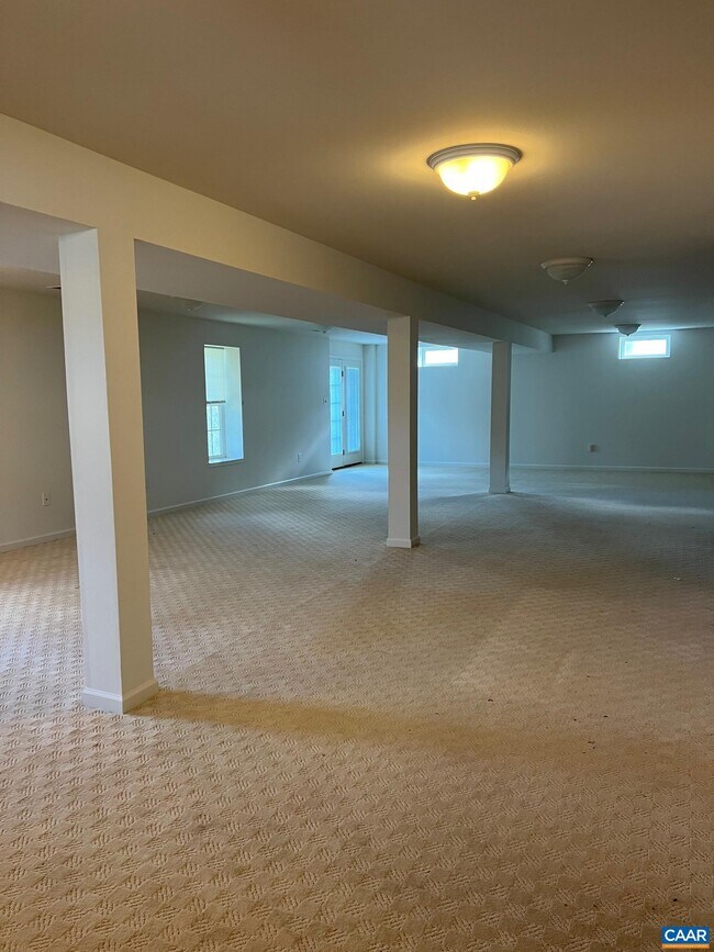 Building Photo - 154 Holly Hill Dr