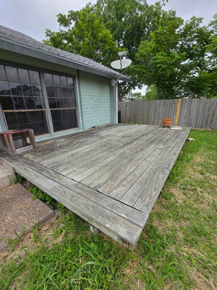 Building Photo - 425 Eldon Dr