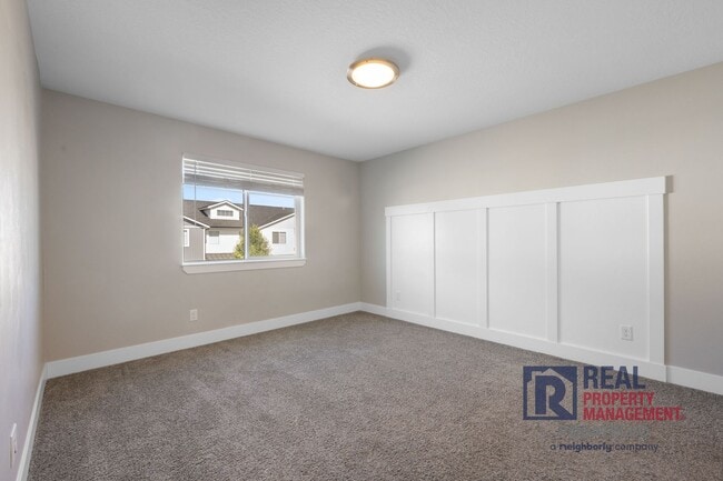 Building Photo - 3 Bedroom 2.5 Bathroom Town Home - 1 Car Garage - dog negotiable