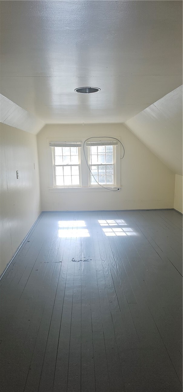 Building Photo - 17 E 5th St