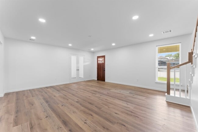 Building Photo - 1507 N Durham Dr