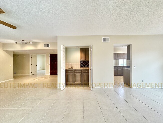 Building Photo - 64427 E Rolling Rock Ct