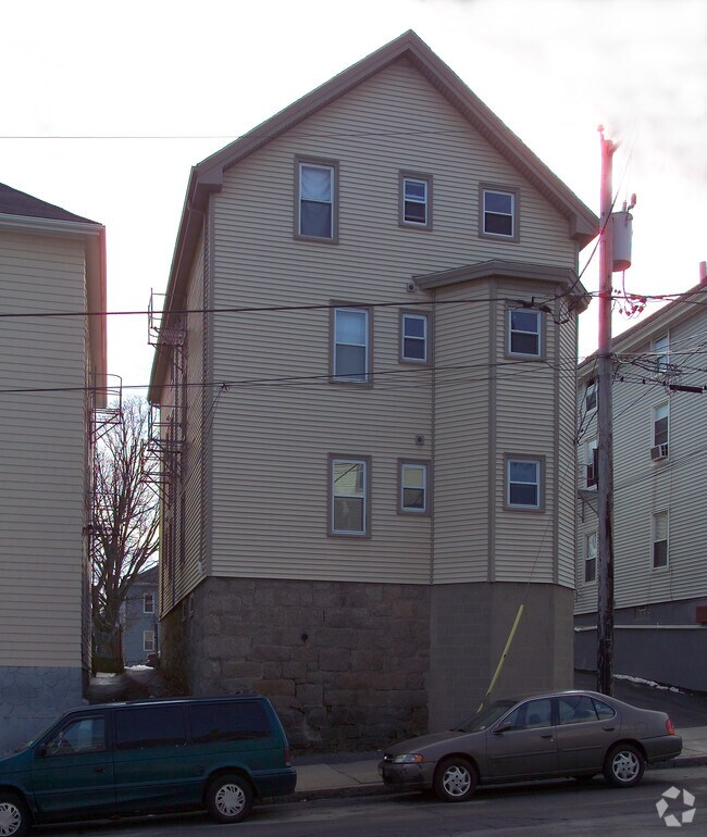 Building Photo - 302-304 Broadway