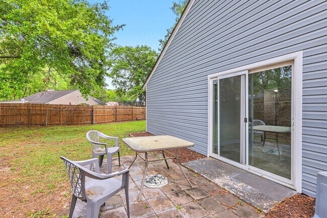 Building Photo - 104 Tweed Ct
