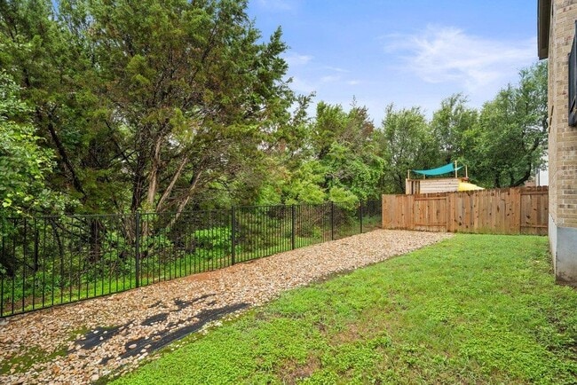 Building Photo - 6600 Llano Stage Trl