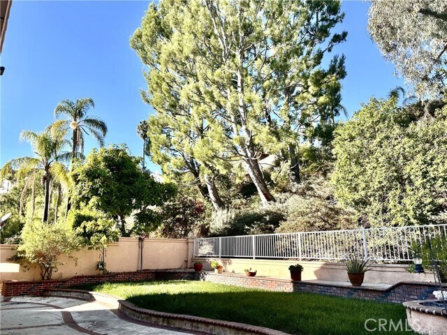 Building Photo - 1000 Calle Allegre