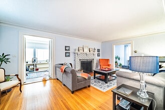 Building Photo - 40 Orchard Pl