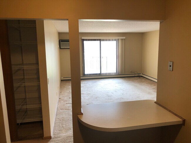 Building Photo - 5697 Green Circle Dr