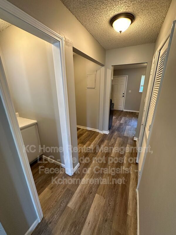 Building Photo - 9227 E 54th St