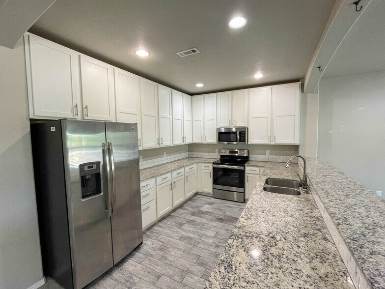 Building Photo - 4173 W Santa Maria Ln