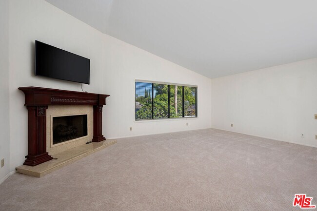 Building Photo - 13031 Magnolia Blvd