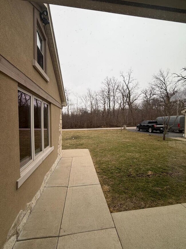 Building Photo - 4N150 Hawthorne Ave