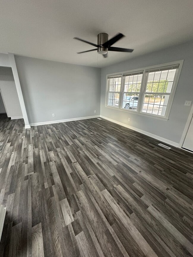 Building Photo - 1109 Sidney Dr
