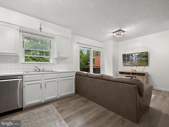 Building Photo - 7729 Patuxent Oak Ct