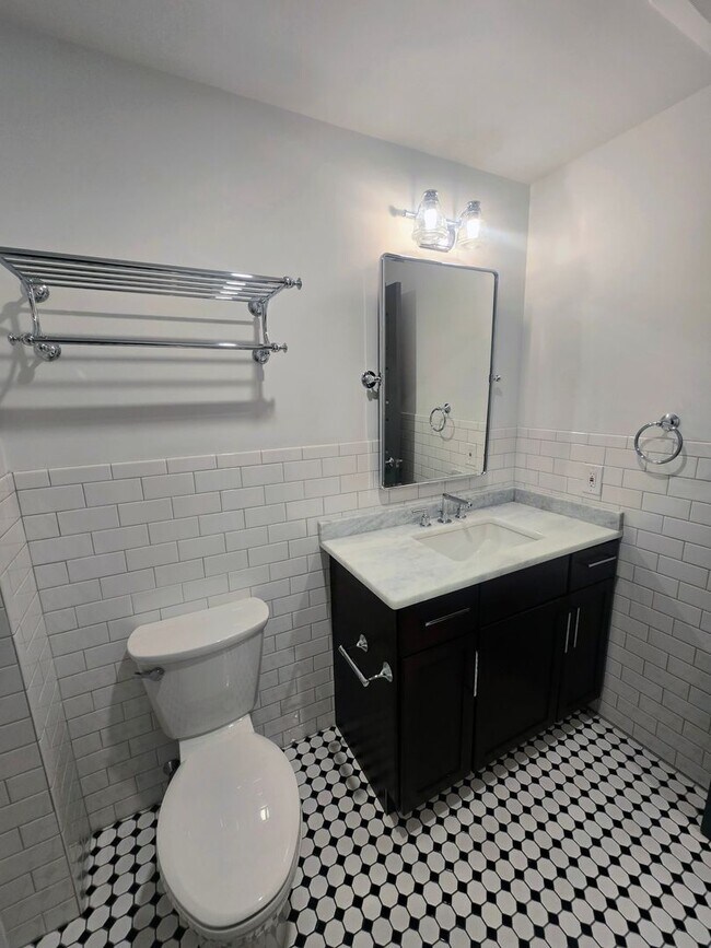 Building Photo - 1815 Main St