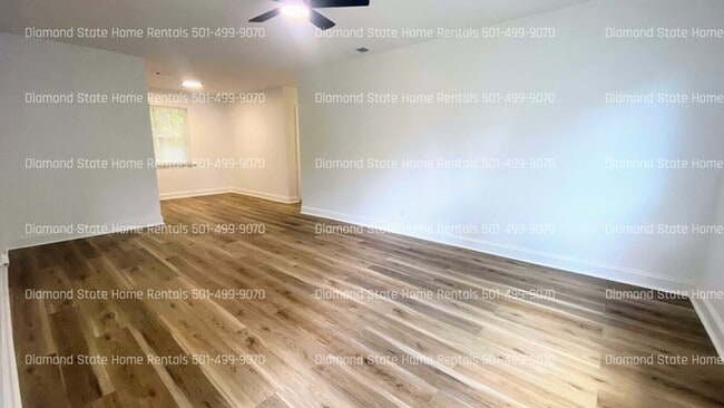 Building Photo - 428 N Oak St