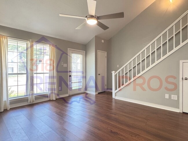 Building Photo - 2 Bed, 2 Bath Townhouse in Ruston!