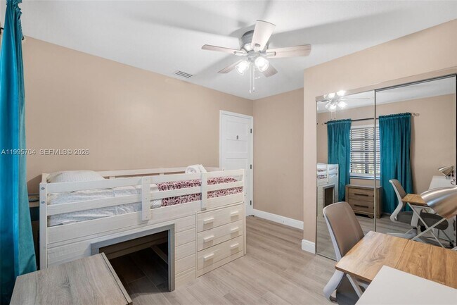 Building Photo - 4220 Grove Park Ln