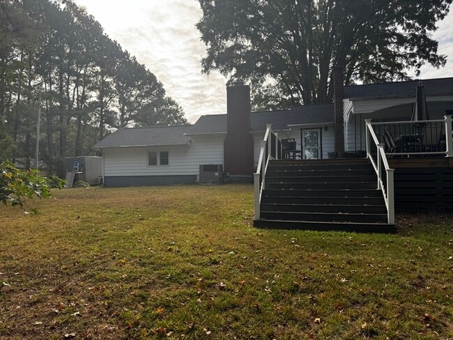 Building Photo - 2401 Hillcrest Ave.