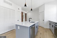 Building Photo - 2724 E Somerset St