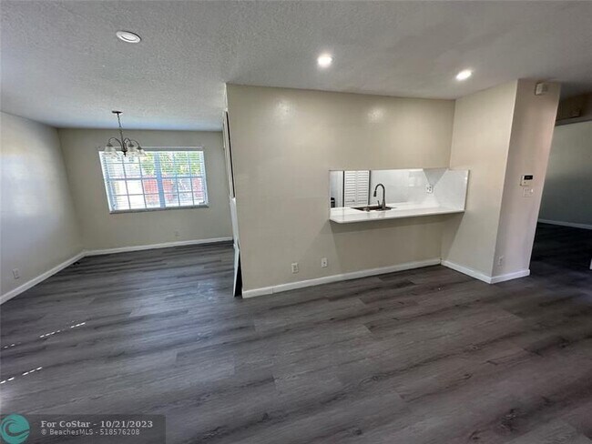 Building Photo - 401 SW 86th Ave