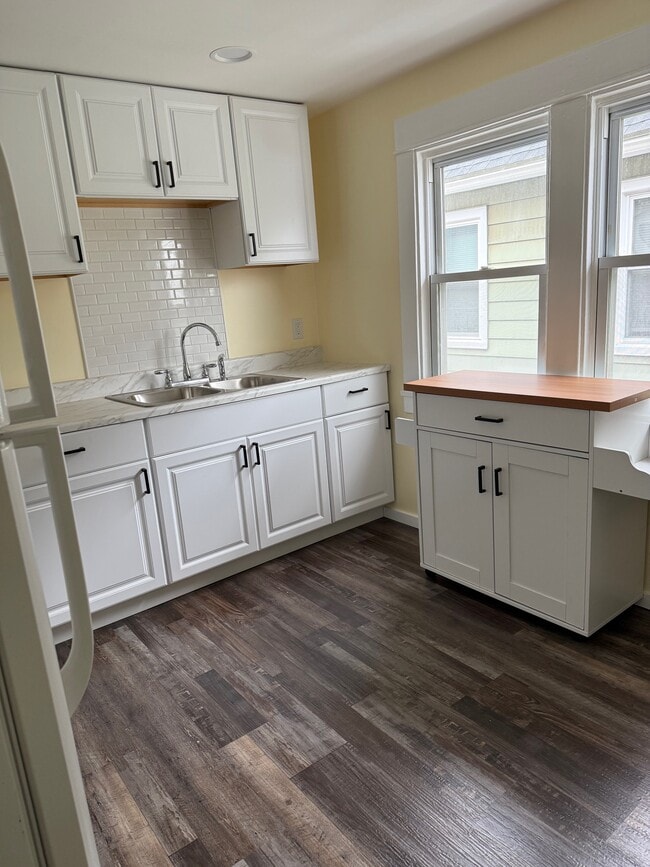 Building Photo - 100 Ladner Ave