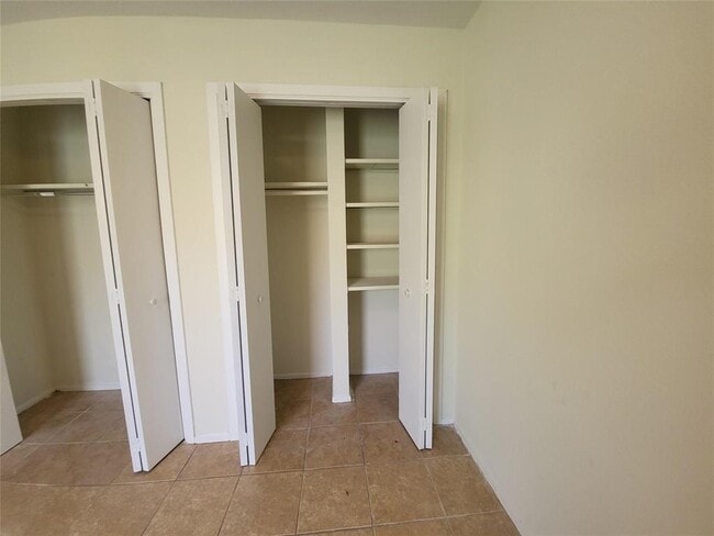 Building Photo - 9712 Eastwend Dr