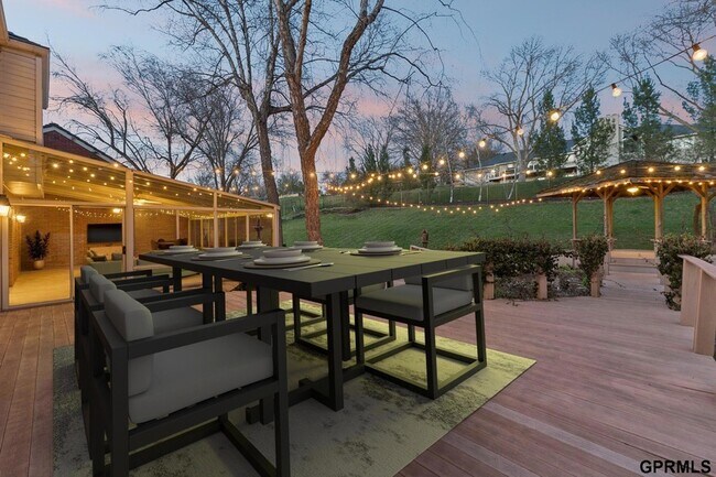 Building Photo - 9723 Fieldcrest Dr