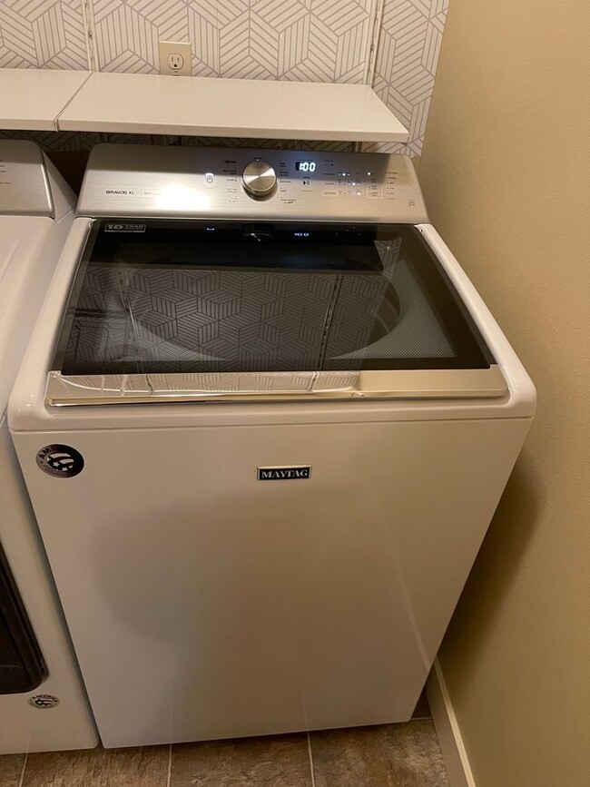 Building Photo - Beautiful 4 Bedroom in a small and exclusive neighborhood