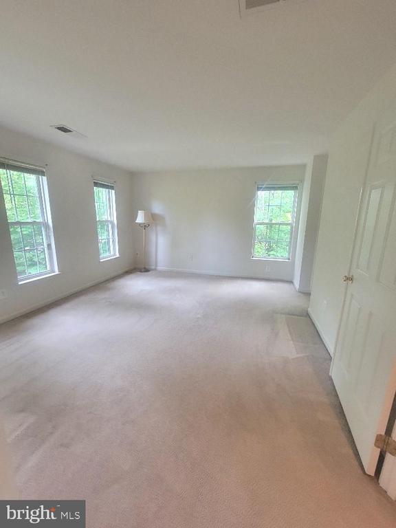 Building Photo - 440 Reedy Creek Rd