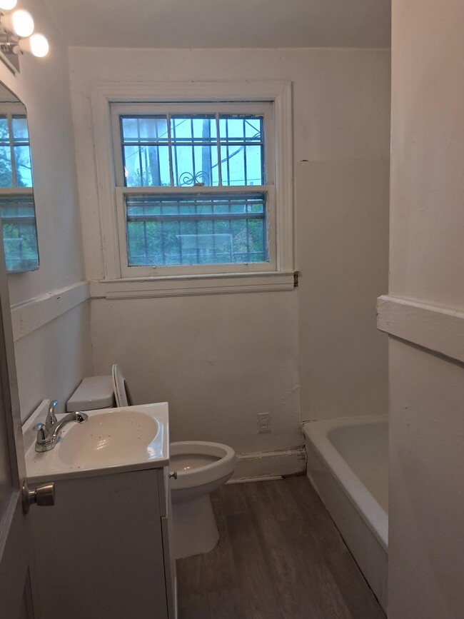 Building Photo - 121 Brookland Cir