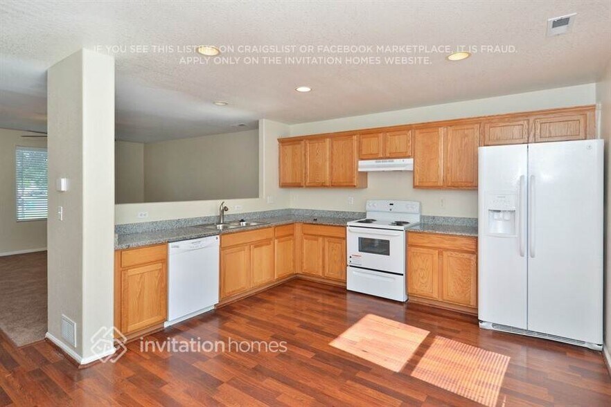 Building Photo - 1350 Bluebird St